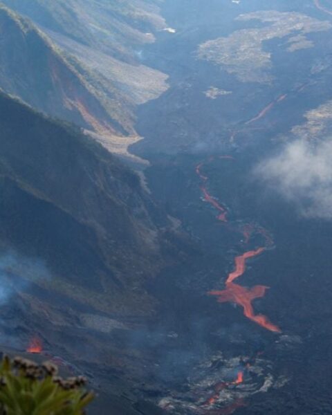 Le Piton de la Fournaise entre en éruption pour la seconde fois en 2023 à La Réunion