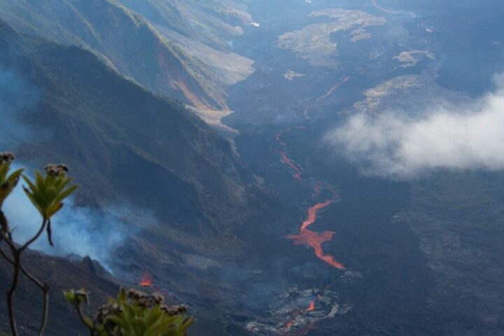 Le Piton de la Fournaise entre en éruption pour la seconde fois en 2023 à La Réunion