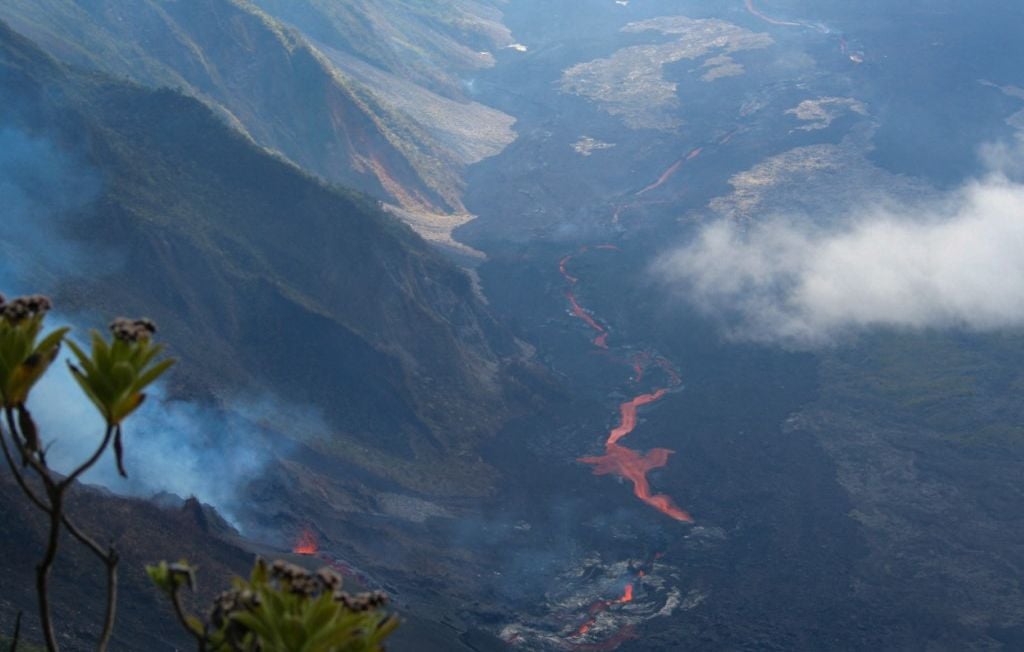 Le Piton de la Fournaise entre en éruption pour la seconde fois en 2023 à La Réunion