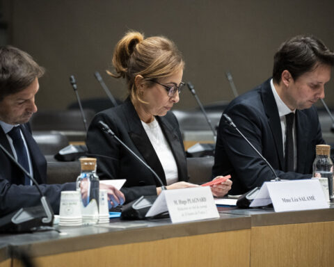 Léa Salamé défend son indépendance face aux députés et réaffirme sa position sur la présidentielle