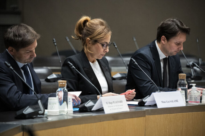 Léa Salamé défend son indépendance face aux députés et réaffirme sa position sur la présidentielle