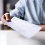 Les banques lancent une alerte : un montant sur un chèque entraîne désormais des contrôles renforcés.