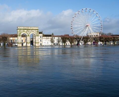 Les crues se poursuivent malgré l'arrêt des pluies en Bretagne et dans les Pays-de-la-Loire
