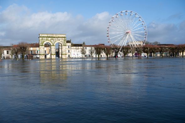 Les crues se poursuivent malgré l'arrêt des pluies en Bretagne et dans les Pays-de-la-Loire