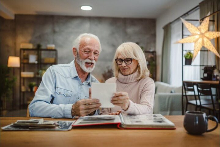 Les effets de la nostalgie sur le bien-être : bénéfices et risques à considérer