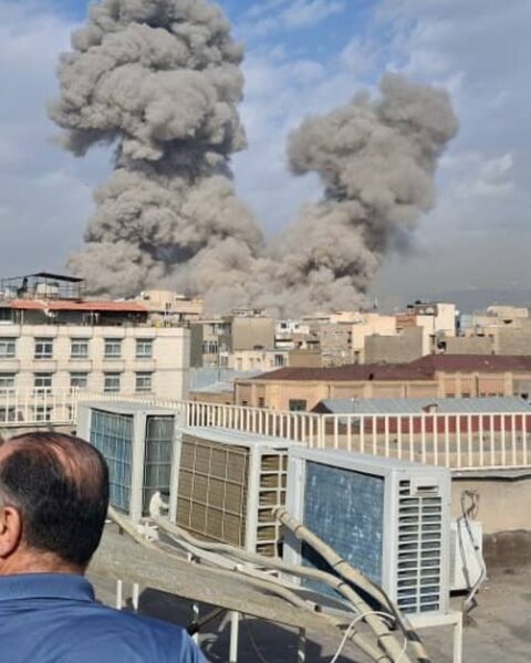 Les États-Unis et Israël lancent des frappes militaires contre l'Iran, une campagne qualifiée par Trump de « massive et continue »