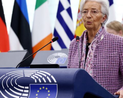 Les eurodéputés adoptent des amendements clés pour soutenir l'euro numérique malgré le lobbying bancaire