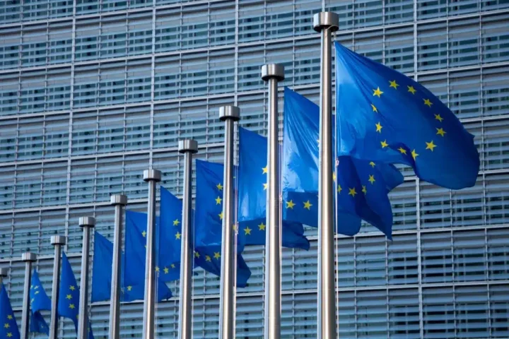 Les grandes entreprises s'adressent à l'UE sur la question de la préférence européenne dans une tribune.