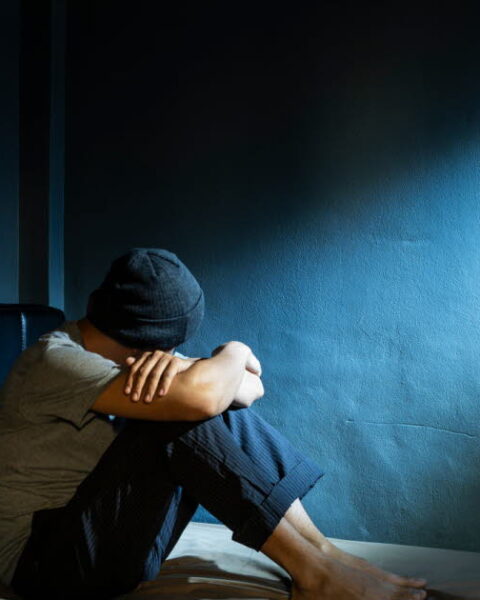 Les inégalités de genre et socioéconomiques exposent les hommes en France au suicide