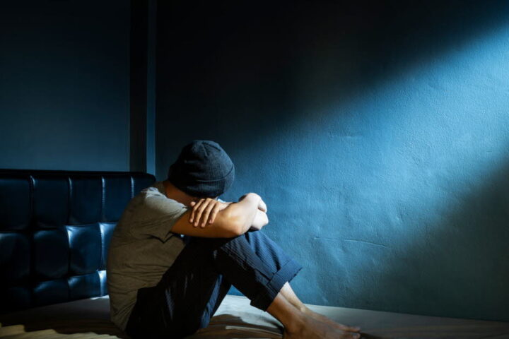 Les inégalités de genre et socioéconomiques exposent les hommes en France au suicide