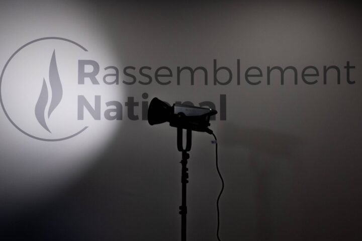 Licenciement d'un assistant parlementaire du RN pour des publications « impardonnables » sur les réseaux sociaux