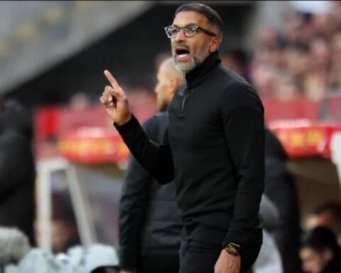 Ligue 1 : Habib Beye devient entraîneur de l'Olympique de Marseille, le racisme persiste dans le football.