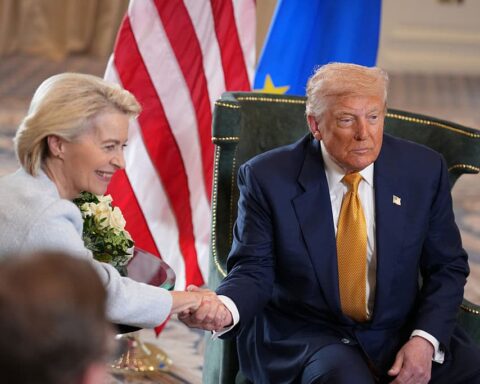 L'UE envisagerait de suspendre l'approbation de l'accord commercial avec les États-Unis