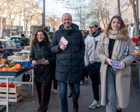 Lyon : la mort de Quentin Deranque soulève des enjeux politiques nationaux avant les municipales