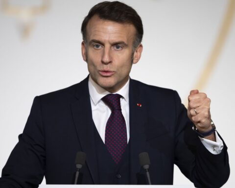 Macron considère LFI comme un parti d'extrême gauche avec des expressions antisémites à combattre