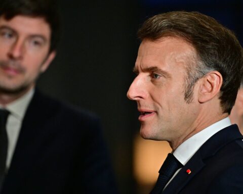 Macron met en garde les Européens contre les menaces commerciales persistantes des États-Unis