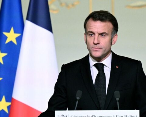 Macron plaide pour une inéligibilité obligatoire des élus coupables d'actes antisémites et racistes