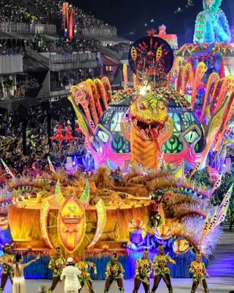 Marées humaines et hôtels complets : le carnaval brésilien bat tous les records économiques.