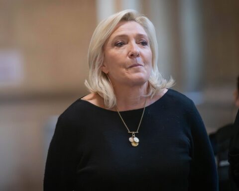 Marine Le Pen plaide pour une motion de censure contre le gouvernement Lecornu sur la politique énergétique