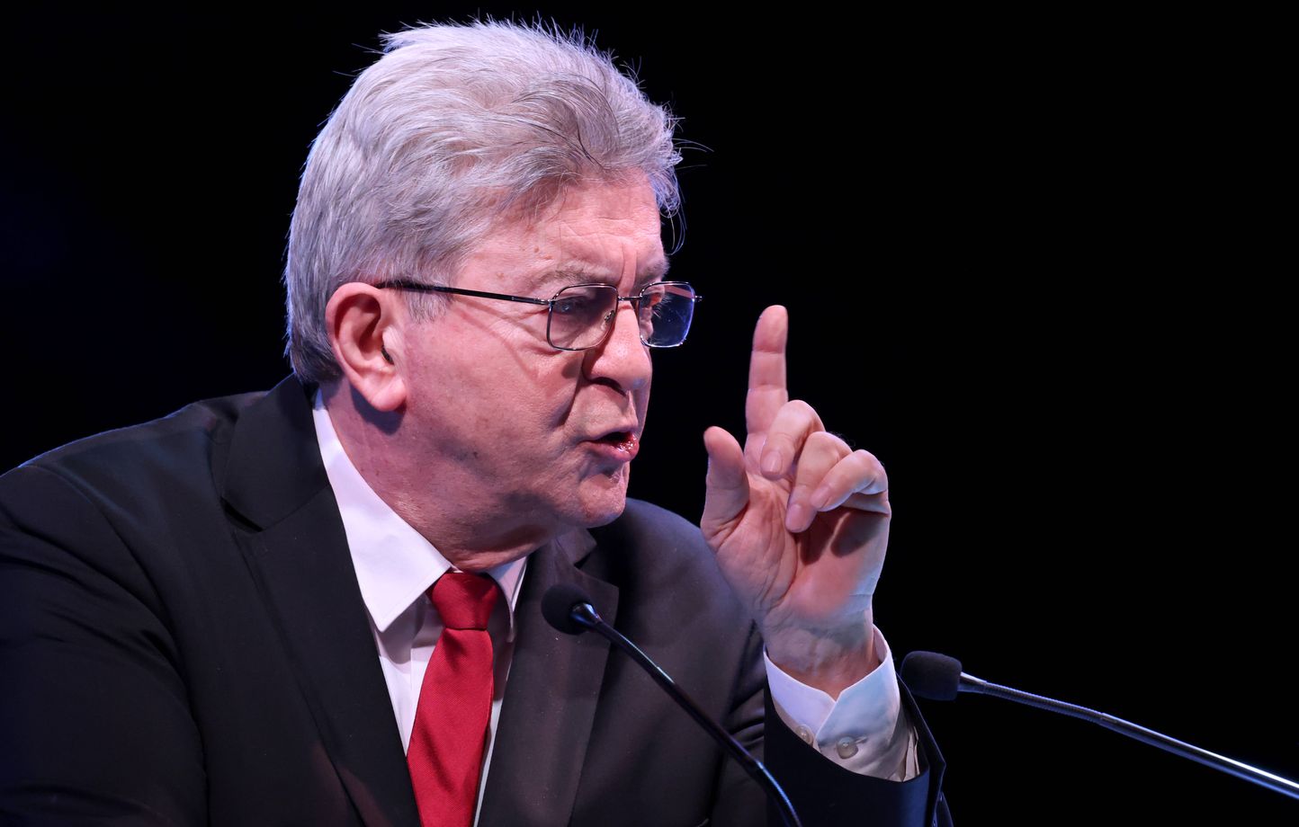 Mélenchon refuse les critiques de Lecornu après la mort de Quentin Deranque