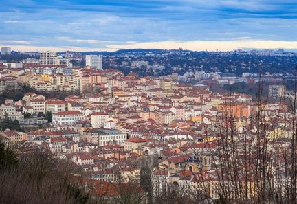 Mort de Quentin à Lyon : réactions politiques contrastées après une agression violente