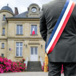 Municipales 2026 : des maires en poste pendant des décennies, quelle est la limite ?