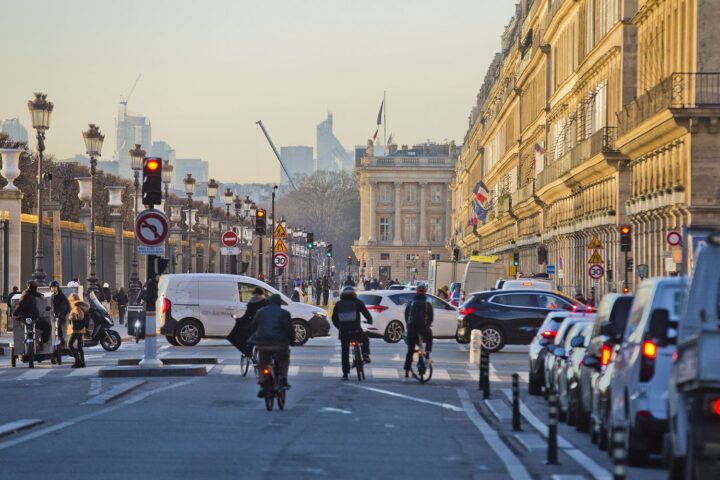Municipales 2026 : la fréquentation des pistes cyclables à Paris suscite des interrogations