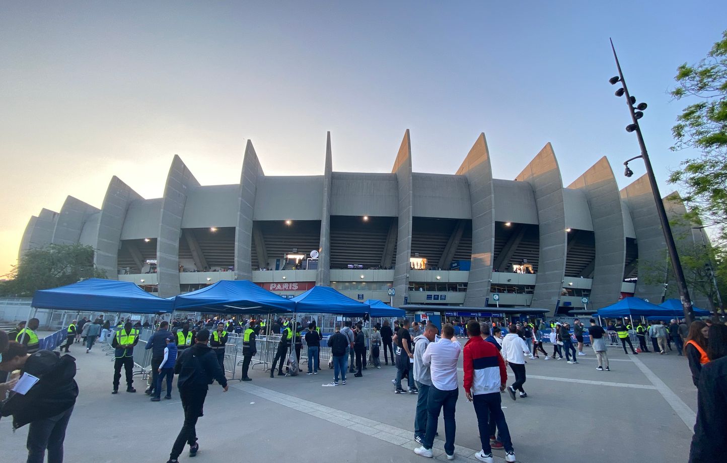 Municipales 2026 : Pierre-Yves Bournazel propose de vendre le Parc des Princes pour un stationnement gratuit à Paris