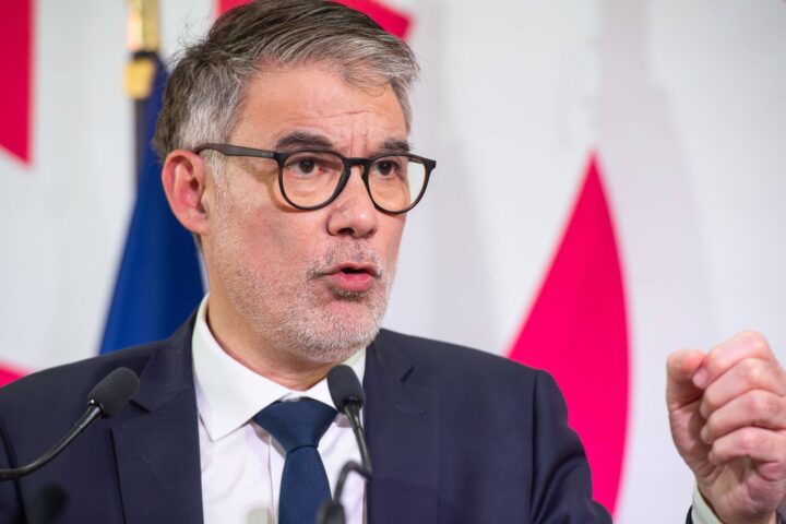 Olivier Faure dénonce le classement de LFI à l'extrême gauche dans une circulaire du ministère de l'Intérieur