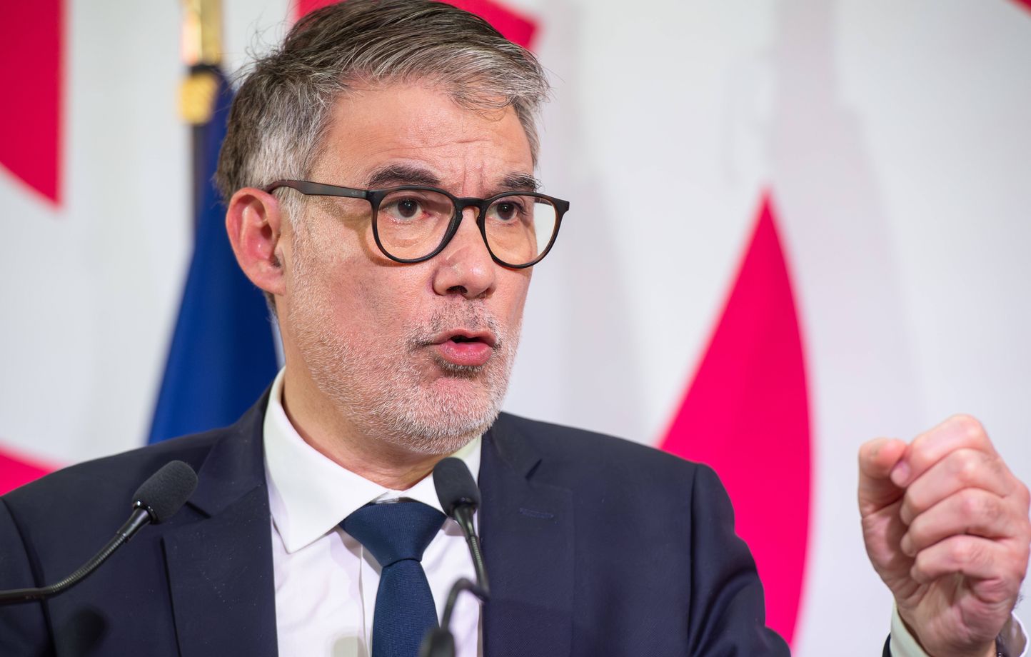 Olivier Faure dénonce le classement de LFI à l'extrême gauche dans une circulaire du ministère de l'Intérieur
