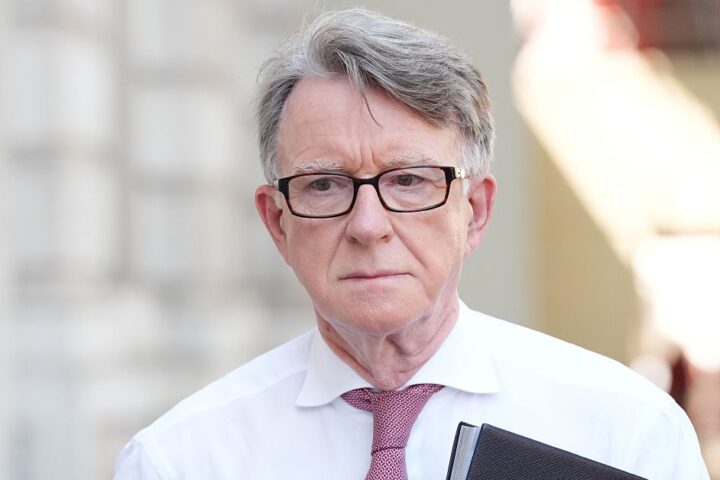 Peter Mandelson arrêté pour des soupçons de faute dans l'exercice de ses fonctions publiques