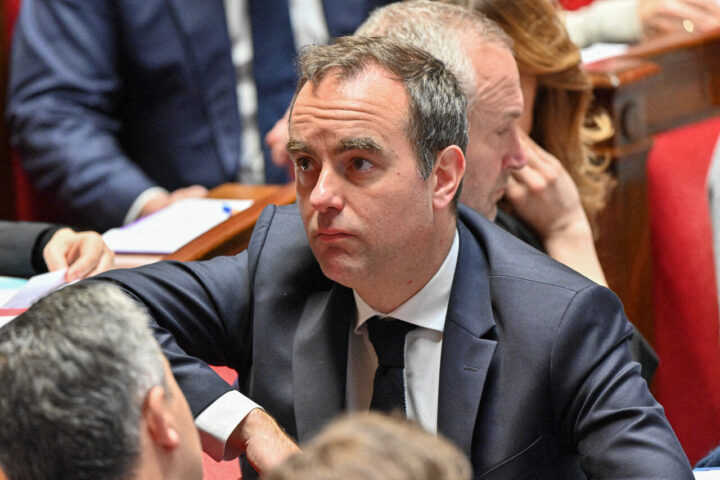 Remaniement gouvernemental reporté en attendant la motion de censure du Rassemblement national