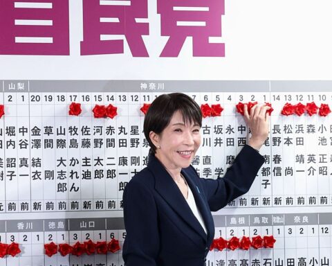 Sanae Takaichi remporte les élections au Japon avec une victoire écrasante