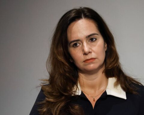 Sarah Knafo sous le feu des critiques après une erreur sur le prix du Pass Navigo à Paris