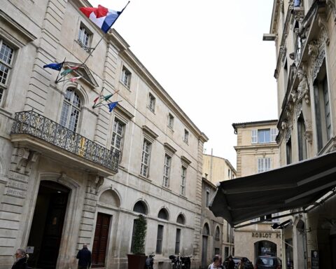 Sondage à Nîmes : intentions de vote à un mois des municipales de mars 2026