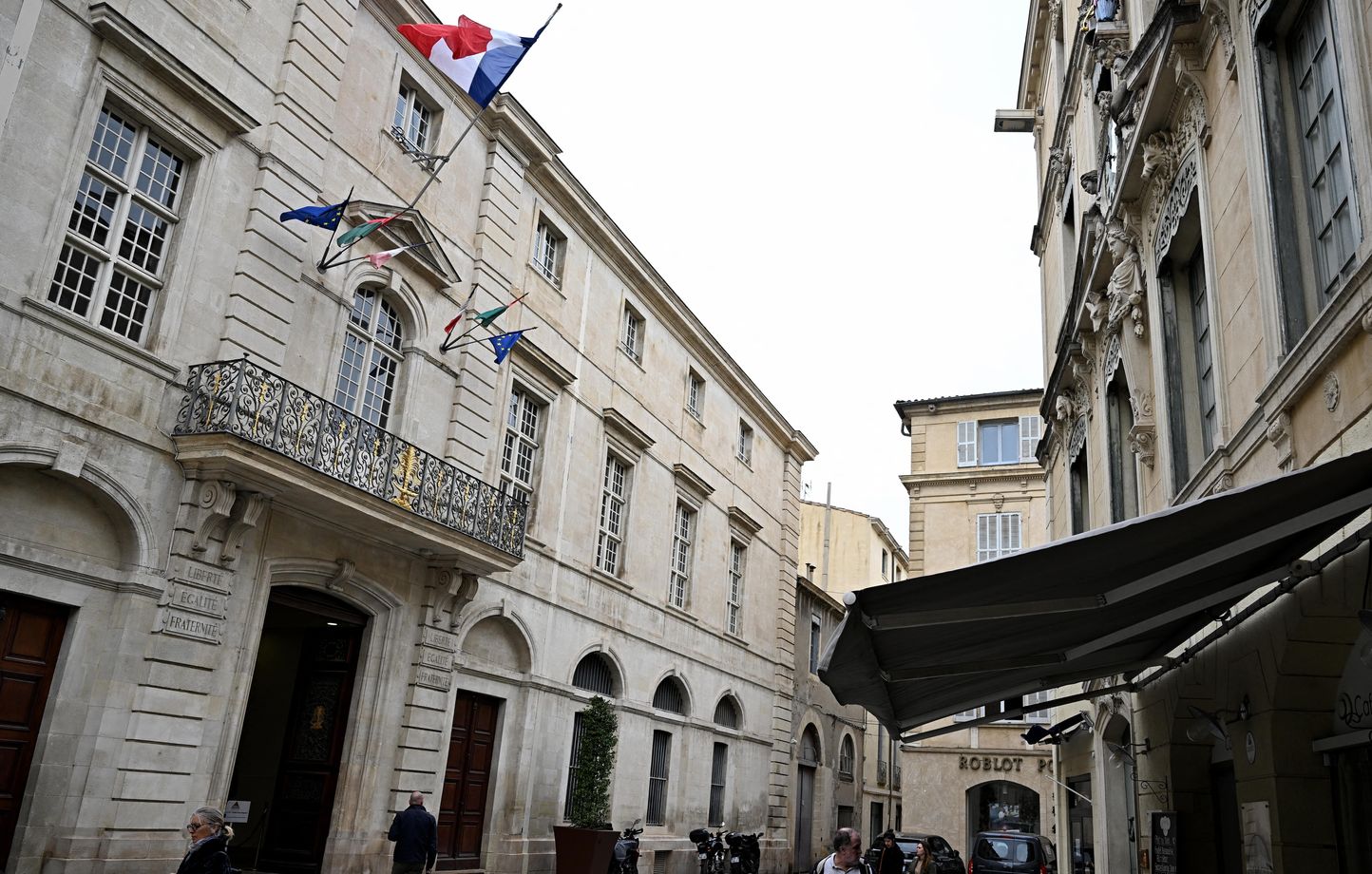 Sondage à Nîmes : intentions de vote à un mois des municipales de mars 2026