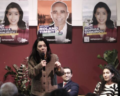 Sophia Chikirou appelle à écarter certains journalistes lors d'une réunion à Paris