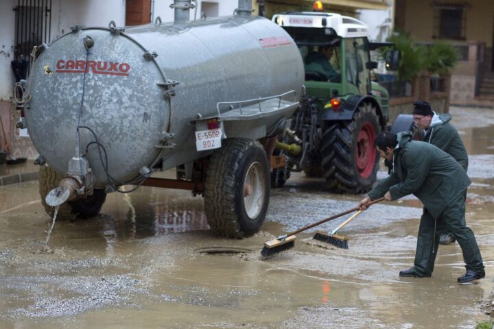 Tempête Leonardo en Espagne : plus de 3 000 personnes évacuées, écoles fermées et trains immobilisés
