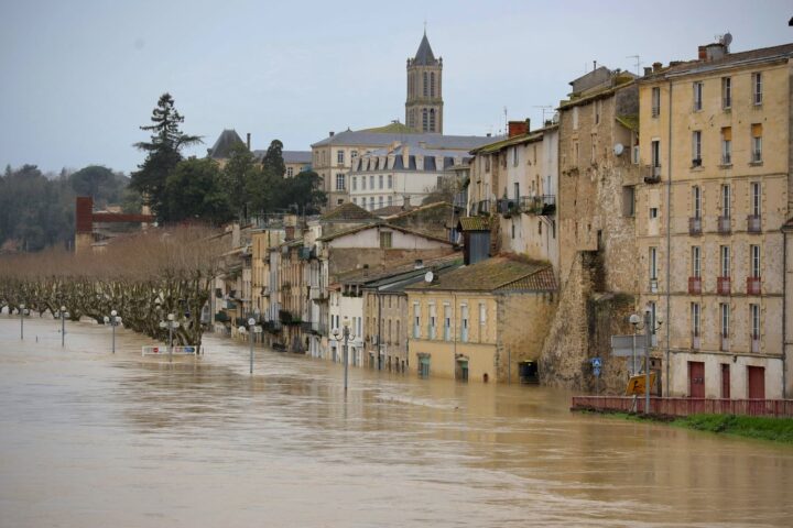 Tempête Pedro : quatre départements de France en alerte rouge pour crues