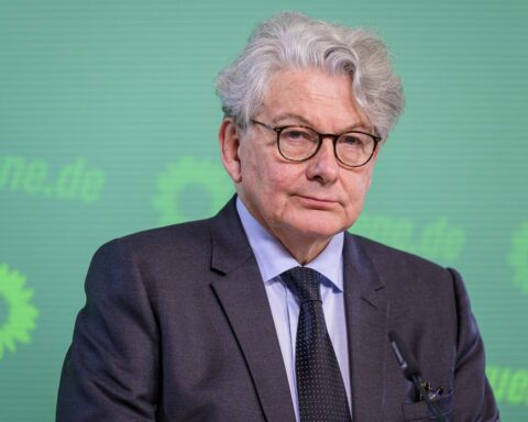 Thierry Breton critique l'absence de soutien de la Commission européenne après les sanctions américaines