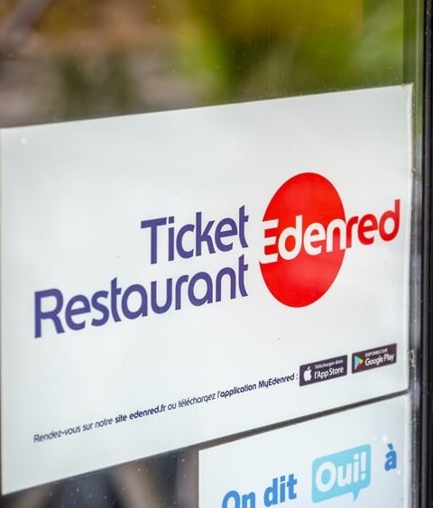 Titres-restaurant : les conséquences d'un retard après février 2026