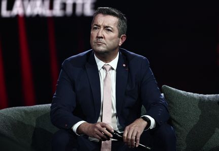 Un meeting du député Karl Olive attaqué par des tirs de mortiers à Poissy