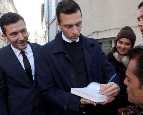 Une conseillère municipale de Nîmes quitte Les Républicains pour le Rassemblement national avant les municipales 2026