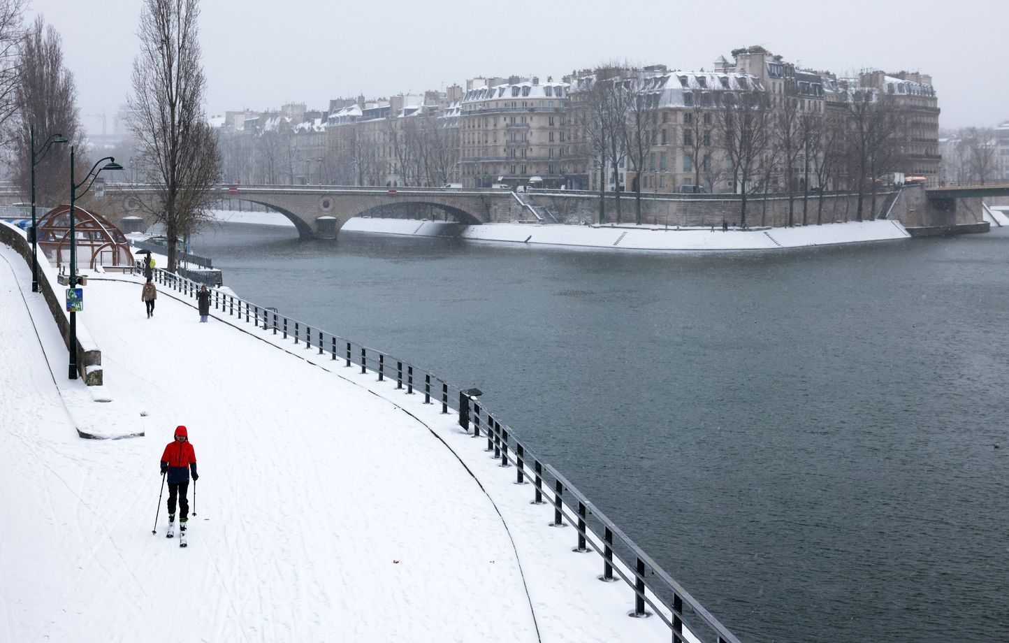 Une tempête de neige à New York soulève des interrogations sur la probabilité d'un événement similaire en France