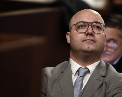 Yann Bompard retrouve temporairement son poste de maire d'Orange après un recours judiciaire