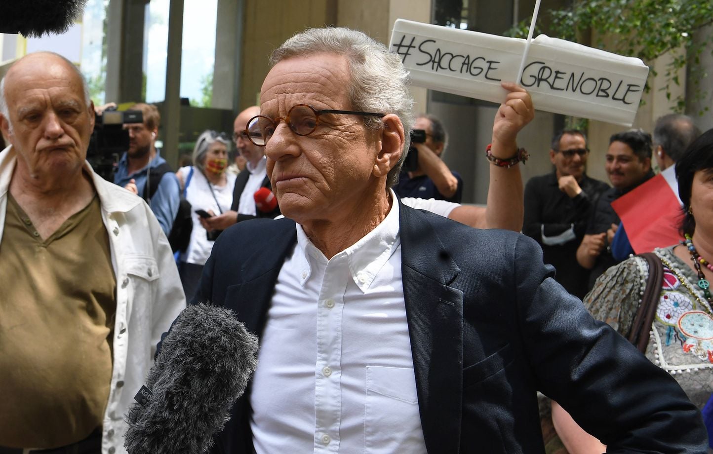 Alain Carignon surprend en prenant la tête du premier tour des élections municipales à Grenoble