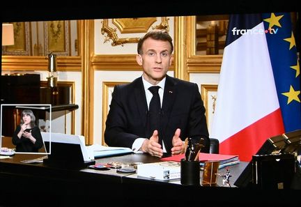 Allocution d'Emmanuel Macron sur la situation en Iran : symboles militaires et références littéraires