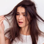 Arracher un cheveu blanc n'entraîne pas la pousse de deux nouveaux