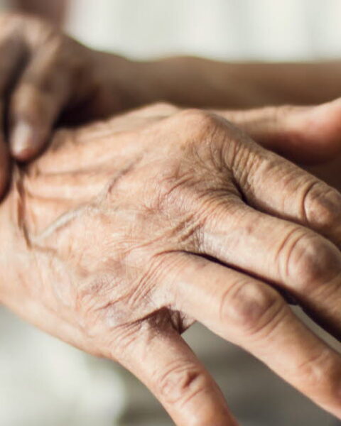 Autorisation d'une nouvelle thérapie par cellules souches pour la maladie de Parkinson au Japon