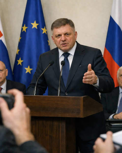 Bratislava exige la levée des sanctions contre deux oligarques russes, risquant de paralyser le régime européen